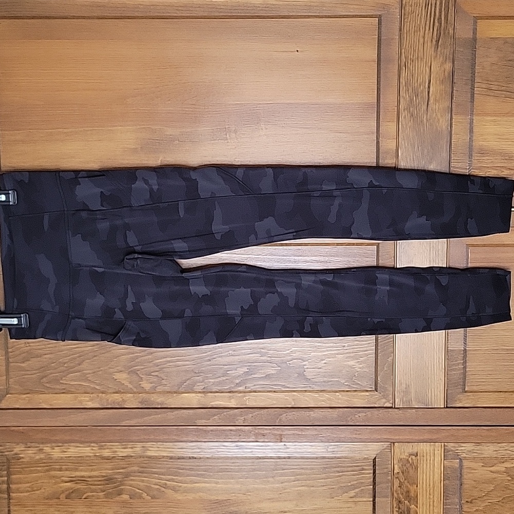 Lululemon Women's Fast & Free High Rise Camo Tight Leggings 19" - Picture 4 of 10